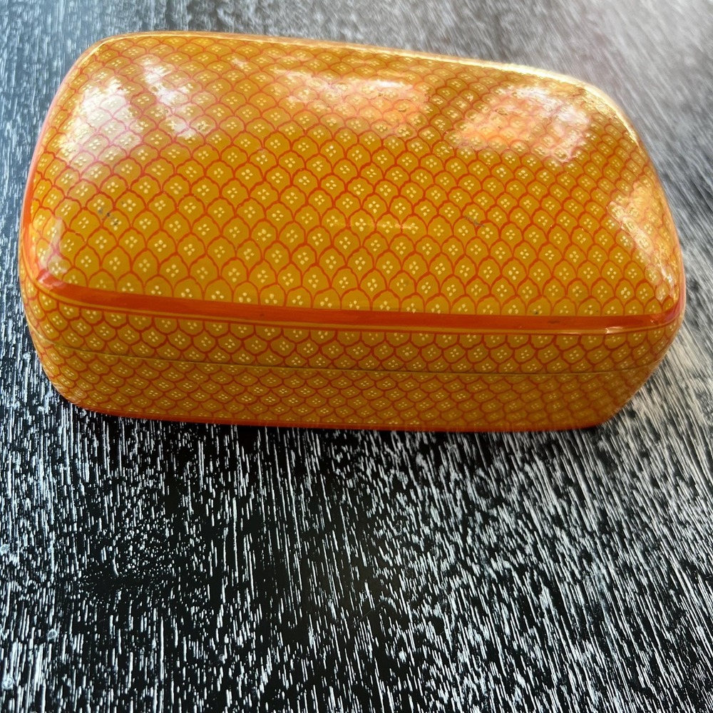 Lacquered‎ paper mache box handmade in Kashmir